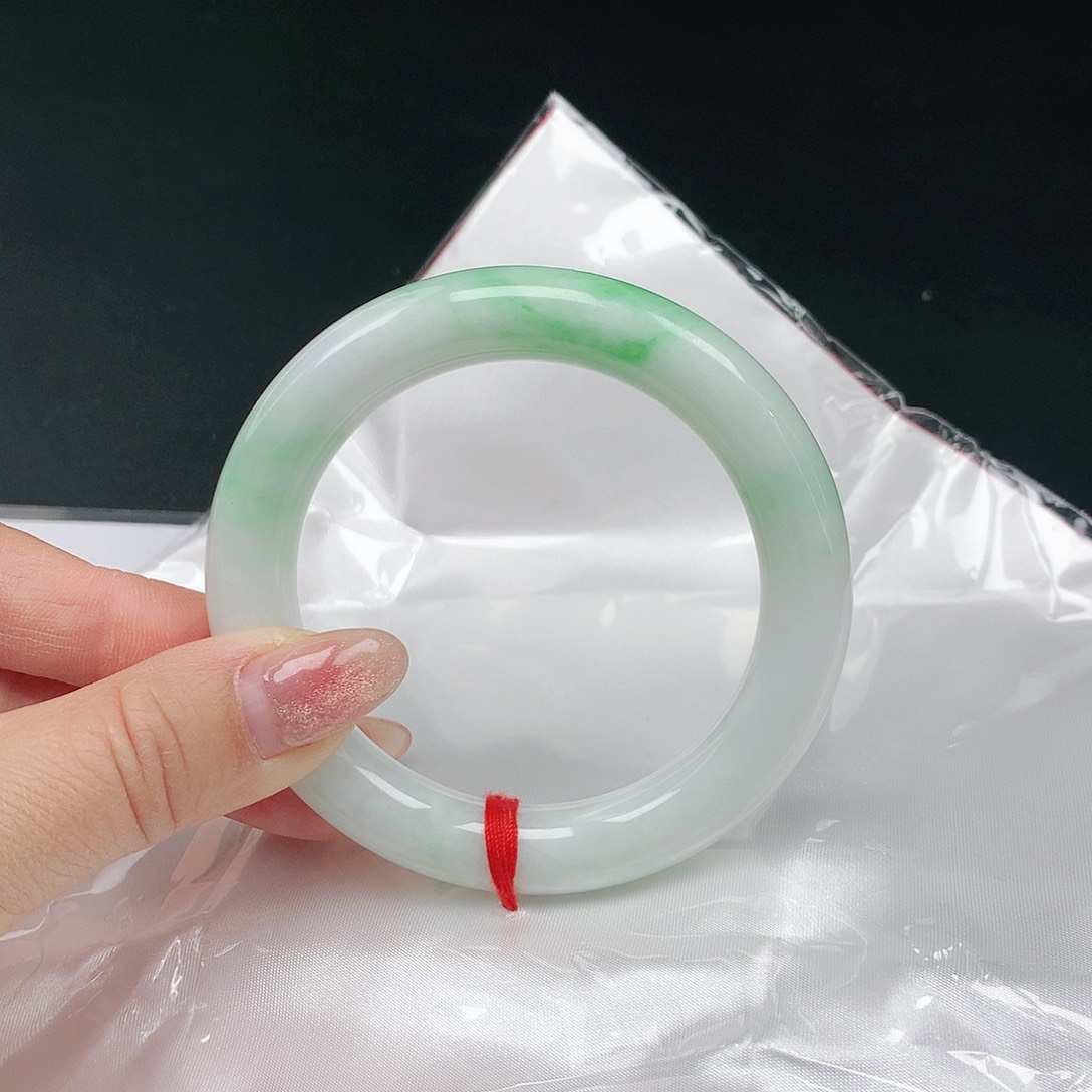 翡翠手镯未镶嵌翡翠071