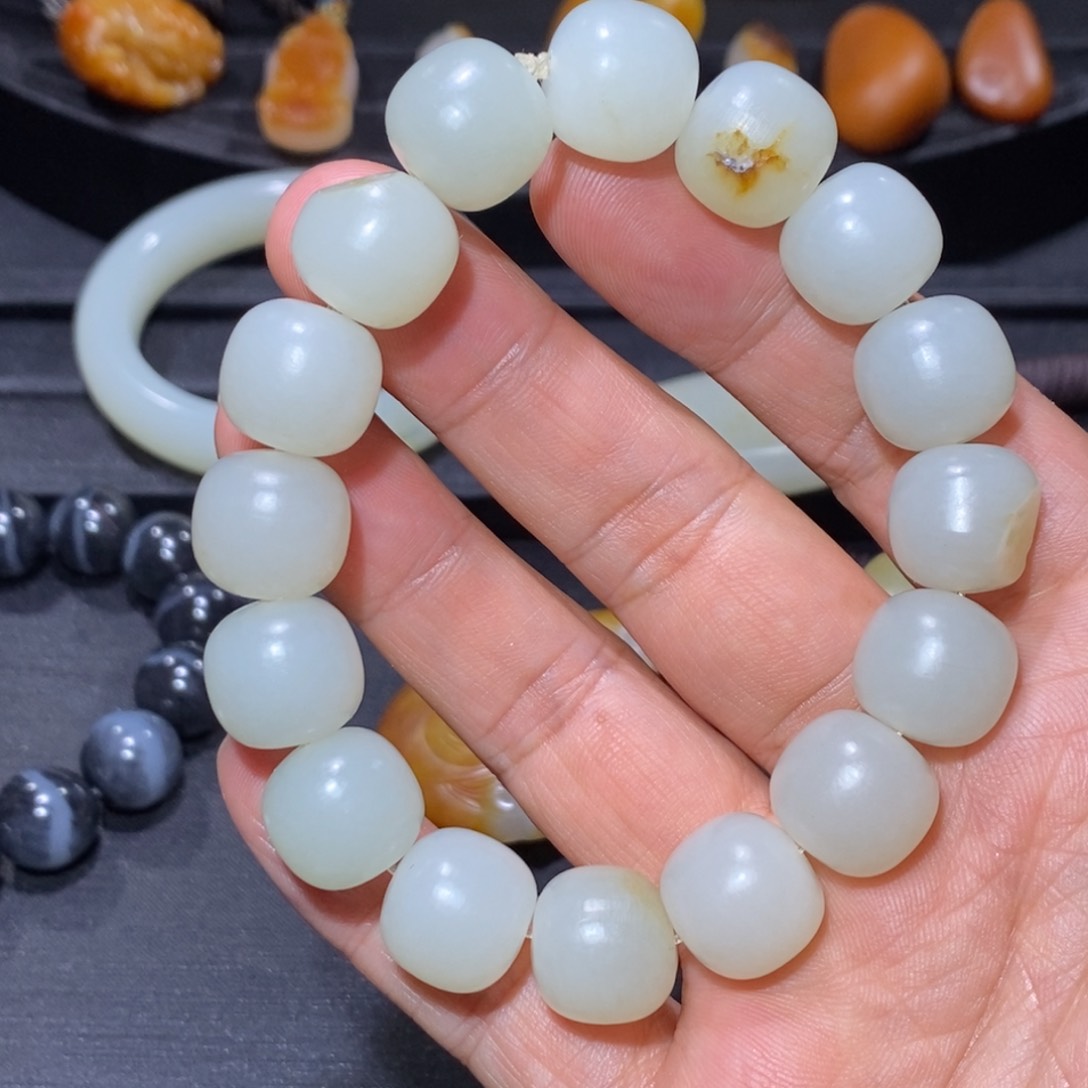 和田玉颈饰未镶嵌