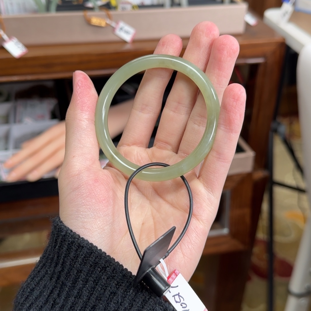 和田玉未镶嵌手镯