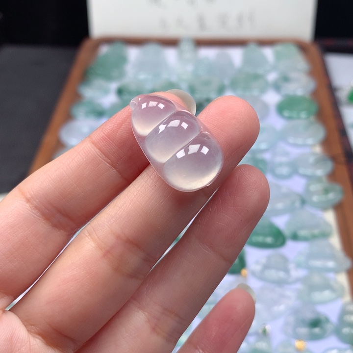 颈饰未镶嵌翡翠冰种福豆