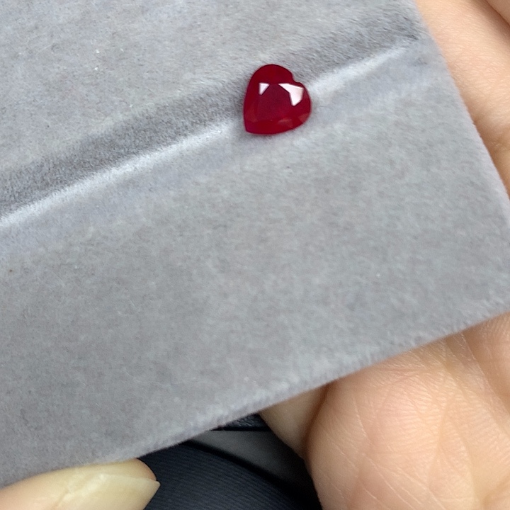 红宝石裸石1.22ct缅甸鸽血红红宝石