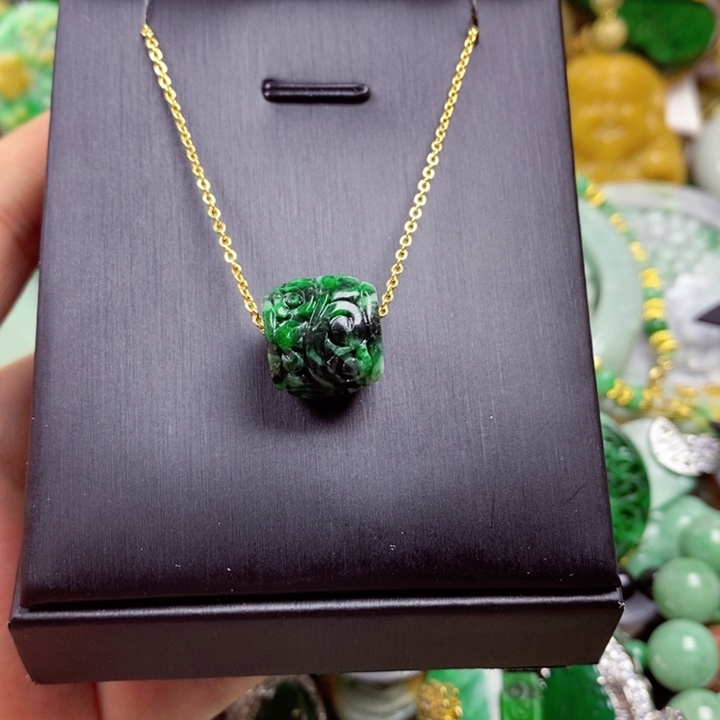 翡翠未镶嵌吊坠(赠链)