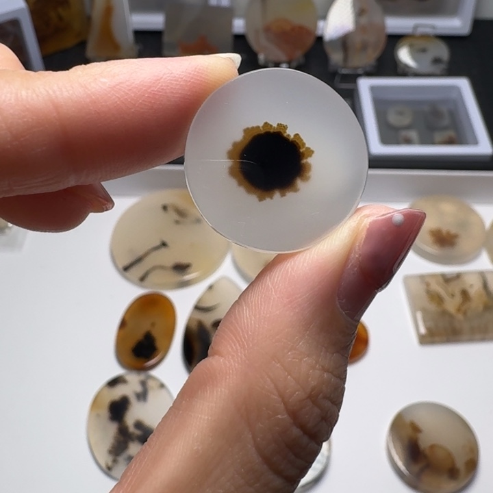 玛瑙/玉髓未镶嵌珠宝奇石