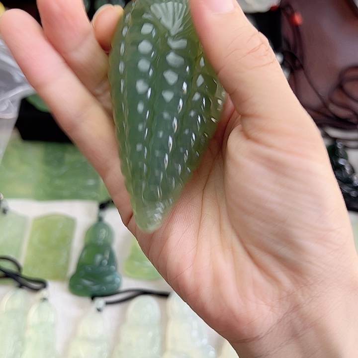 岫玉合金颈饰吊坠