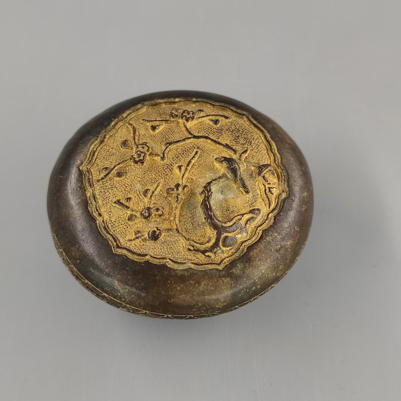 42501174*清乾隆铜鎏金喜鹊登梅纹盖盒/瓷器四/江苏省文物总店