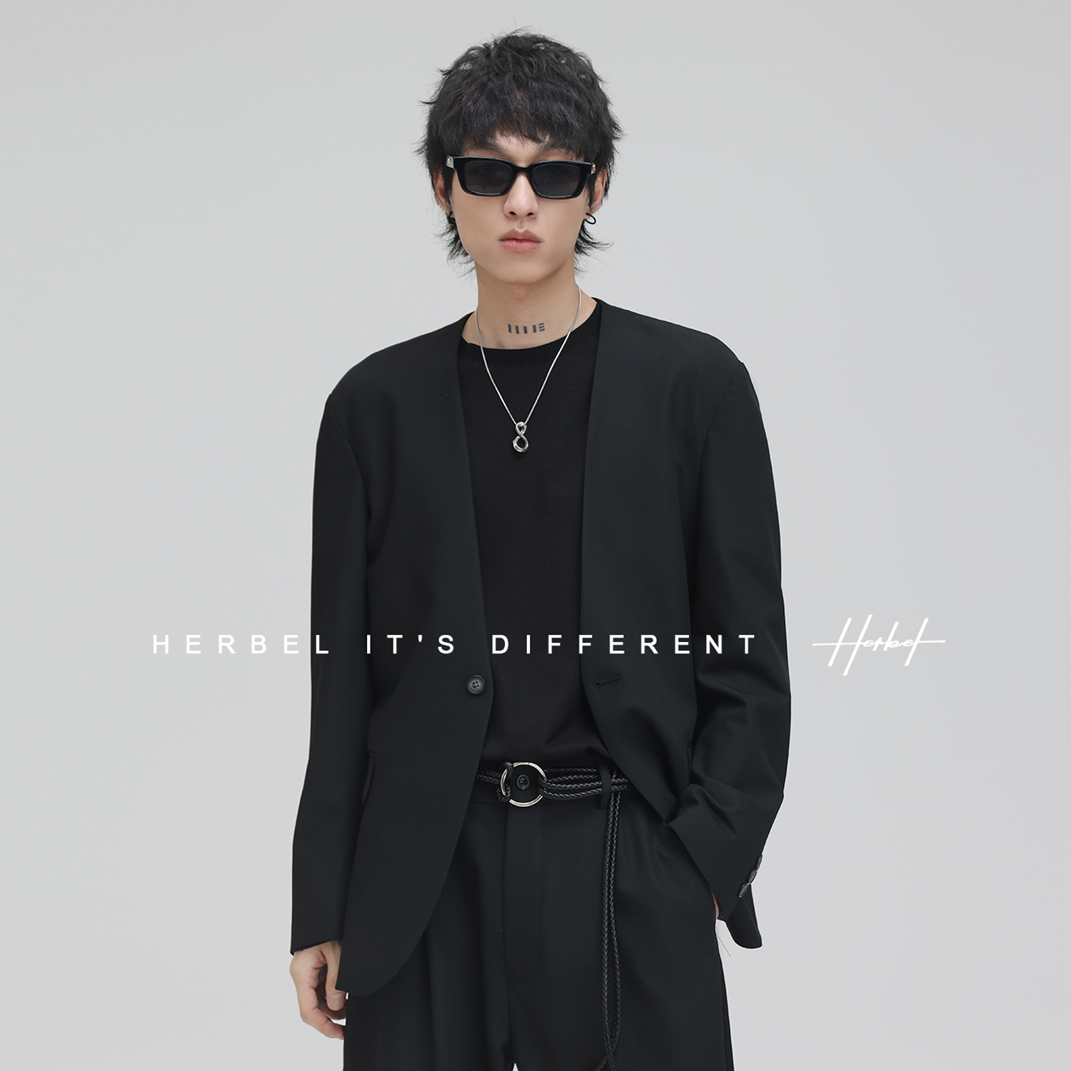 HERBEL/黑白2025秋季新品小众休闲男士V领西装外套少年少年感西装