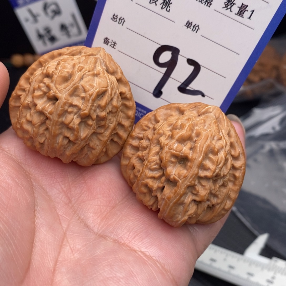 把件桃核白狮子40mo