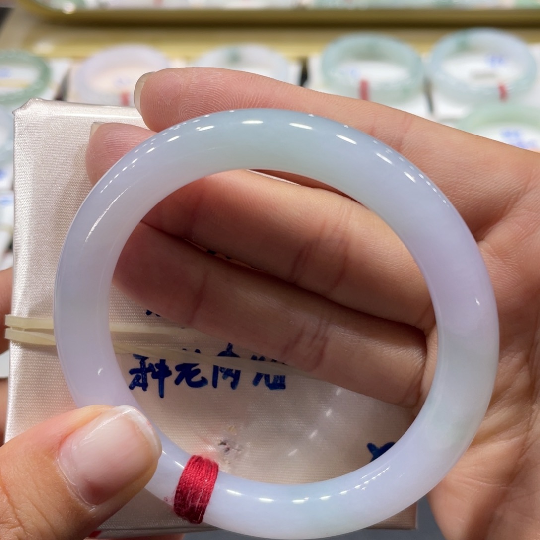 翡翠手镯未镶嵌56圆