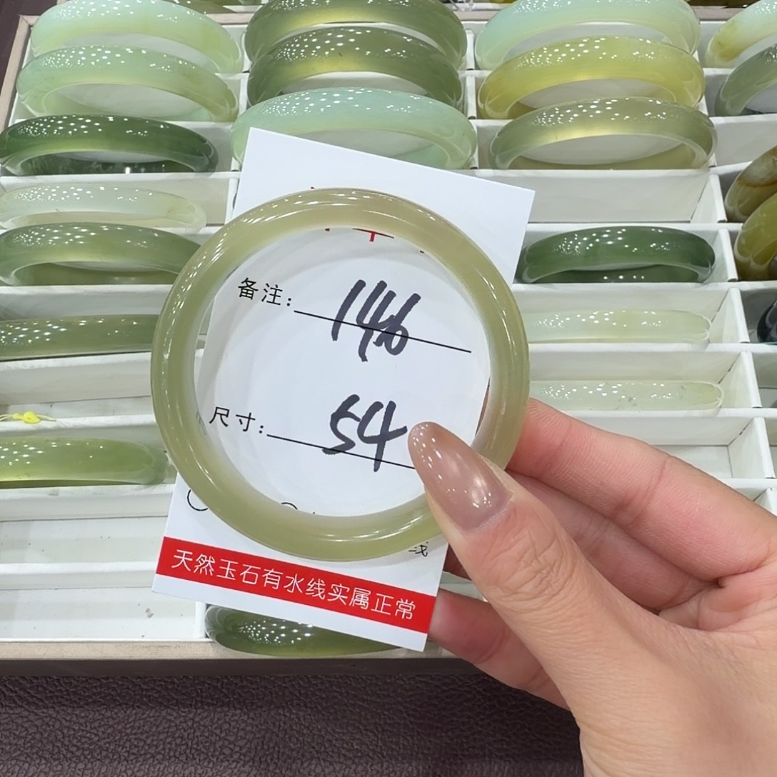 刘***哒蛇纹石玉未镶嵌手镯