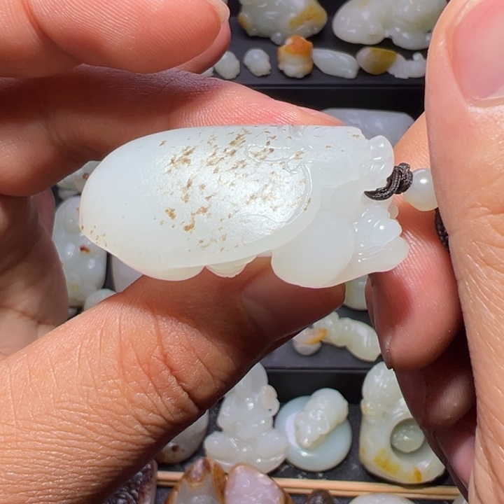 和田玉未镶嵌颈饰幸**?