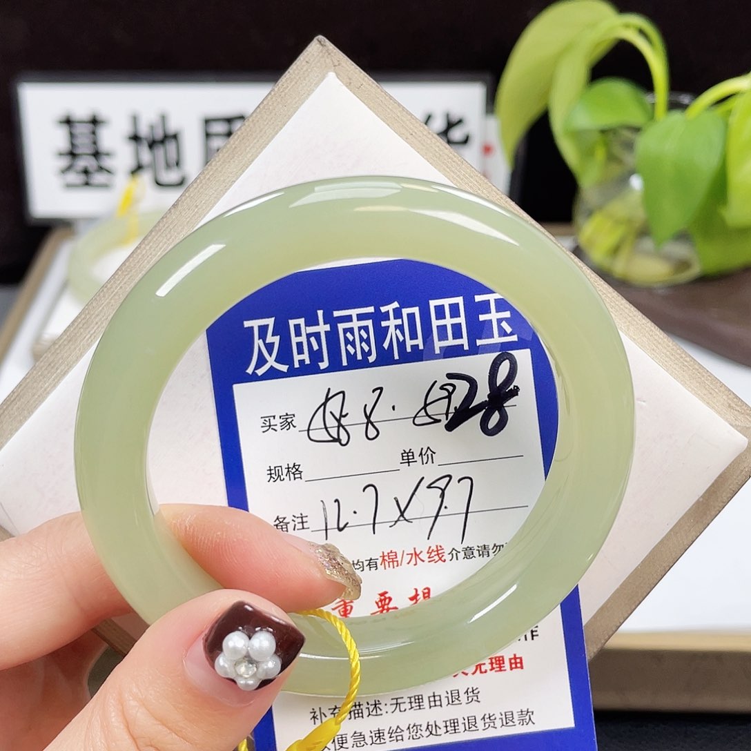 和田玉手镯未镶嵌