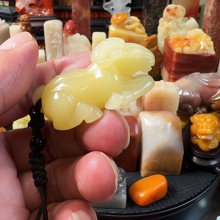 寿山石領头羊綠若通