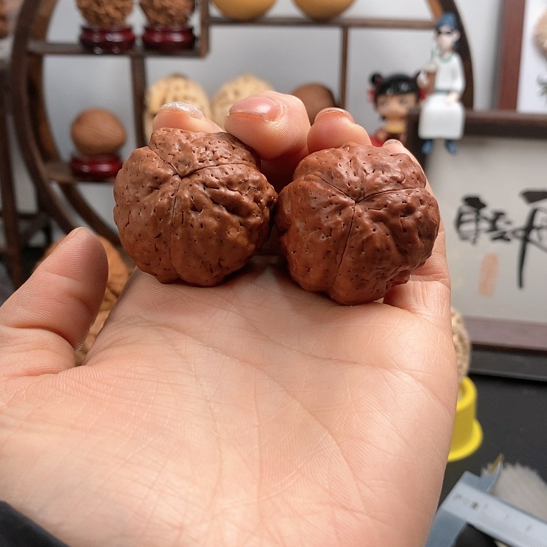 文玩核桃把件恐龙蛋36色差