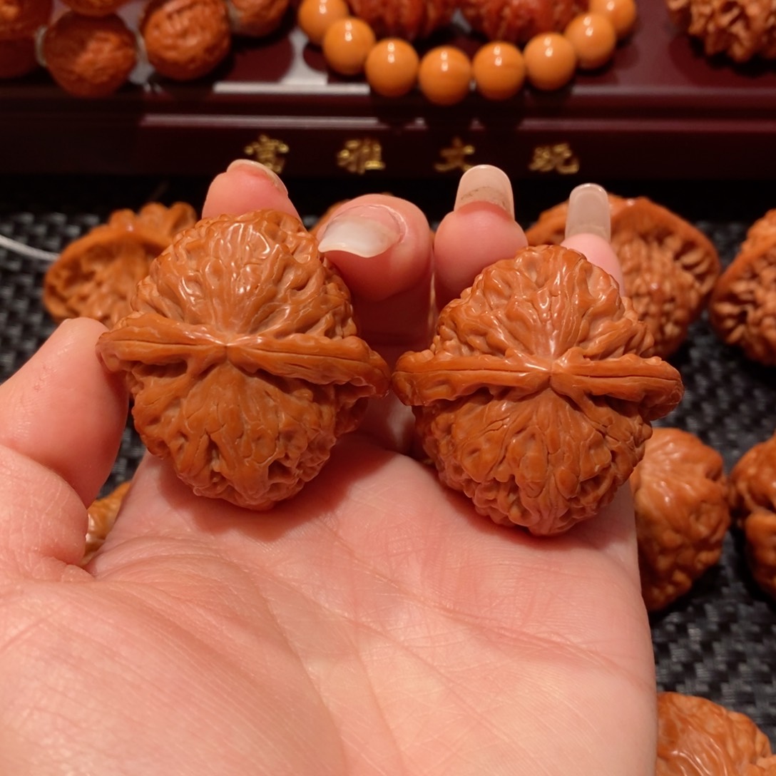 文玩核桃把件白狮子