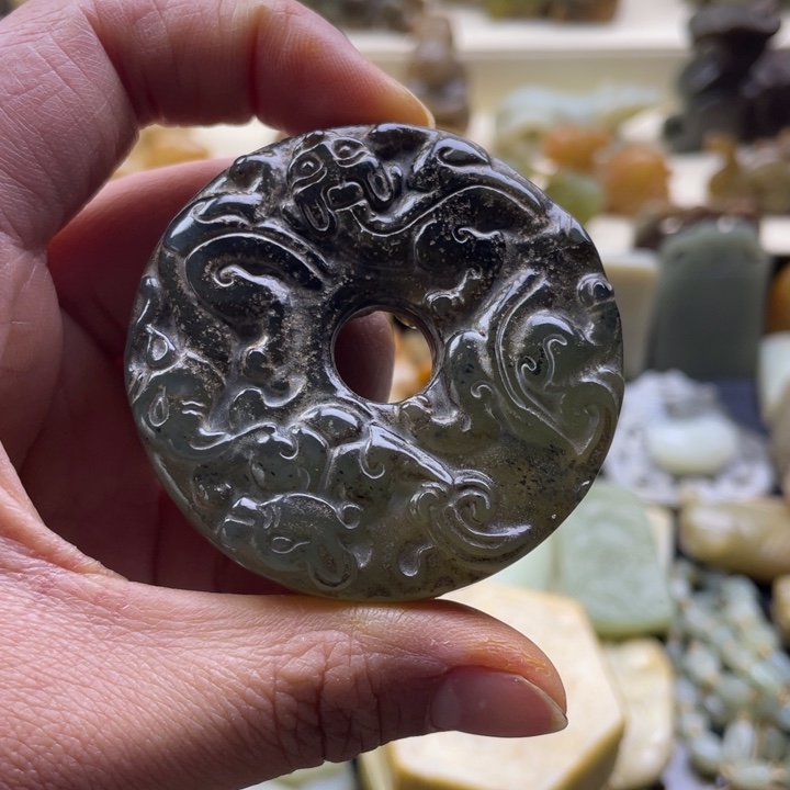 蛇纹石玉颈饰未镶嵌