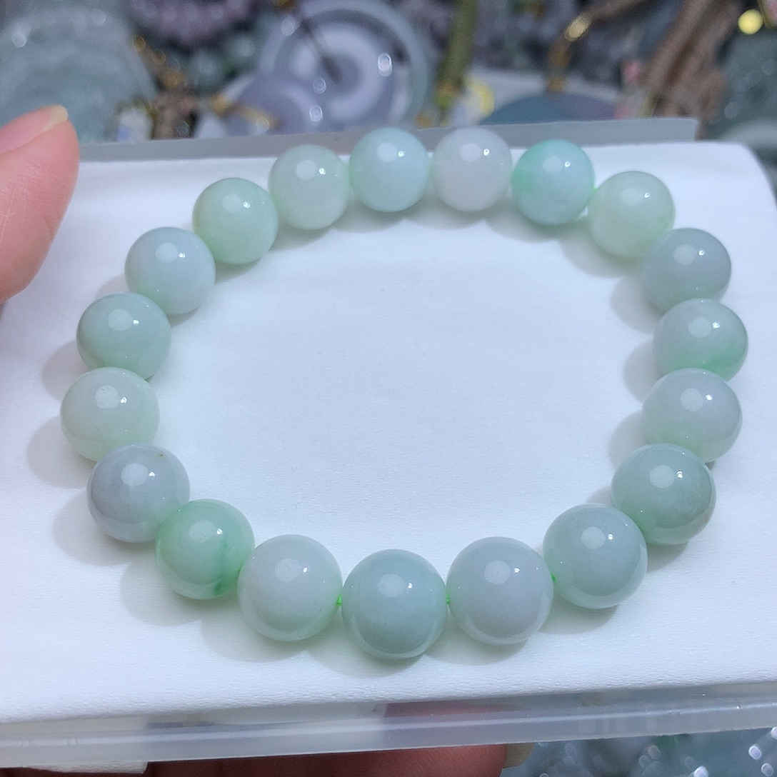 翡翠未镶嵌颈饰173。