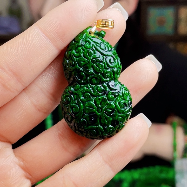 翡翠18K金镶嵌颈饰多样性