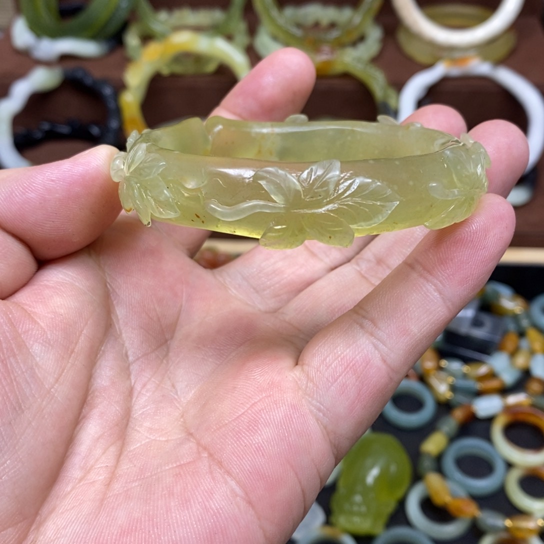 蛇纹石玉手镯未镶嵌