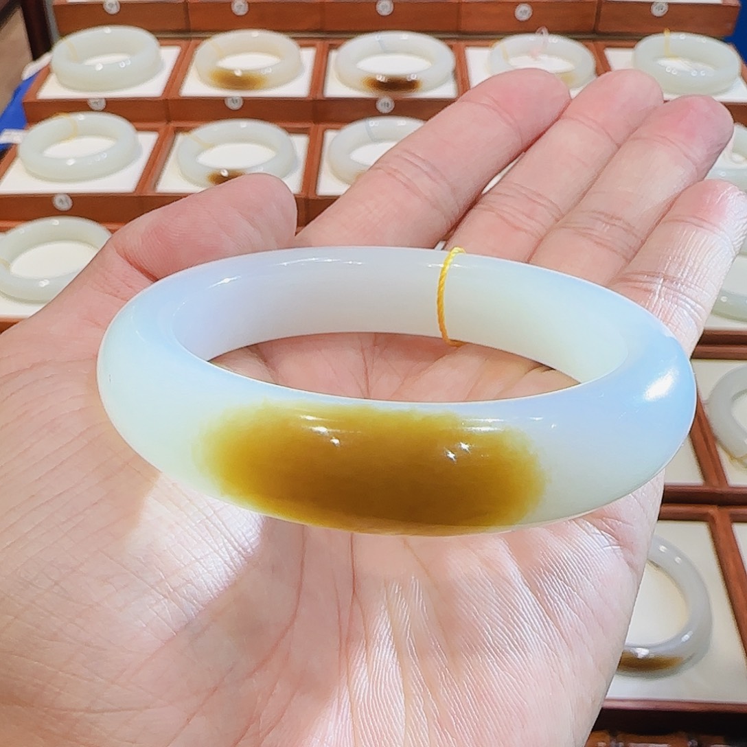 和田玉未镶嵌手镯且末一口