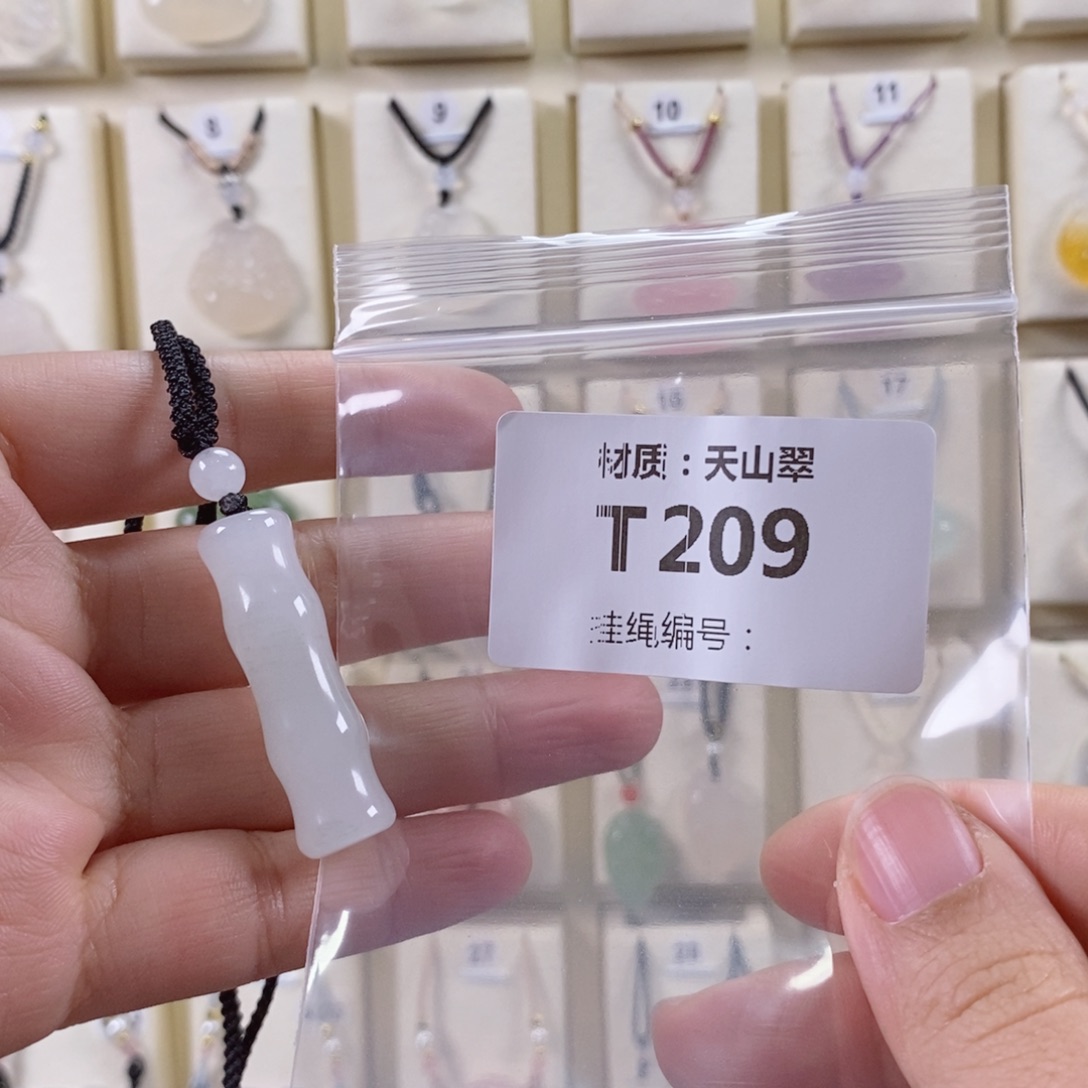 郭****玛瑙/玉髓未镶嵌颈饰