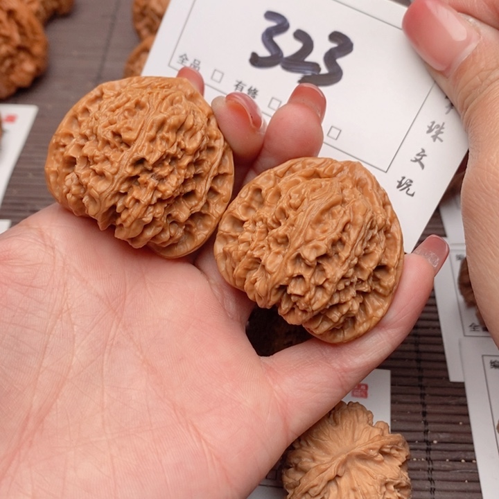 文玩核桃吊坠42三角酱323