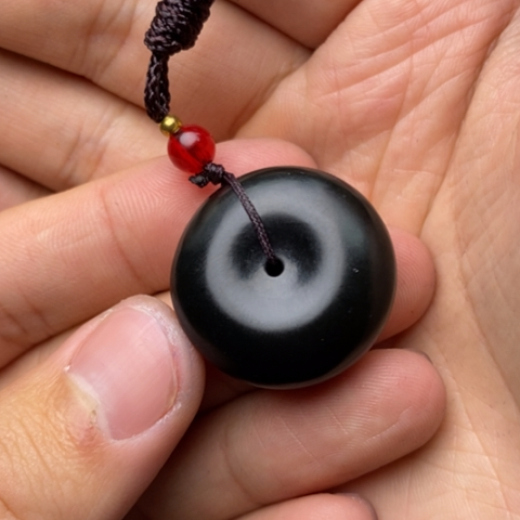 平***福和田玉未镶嵌颈饰