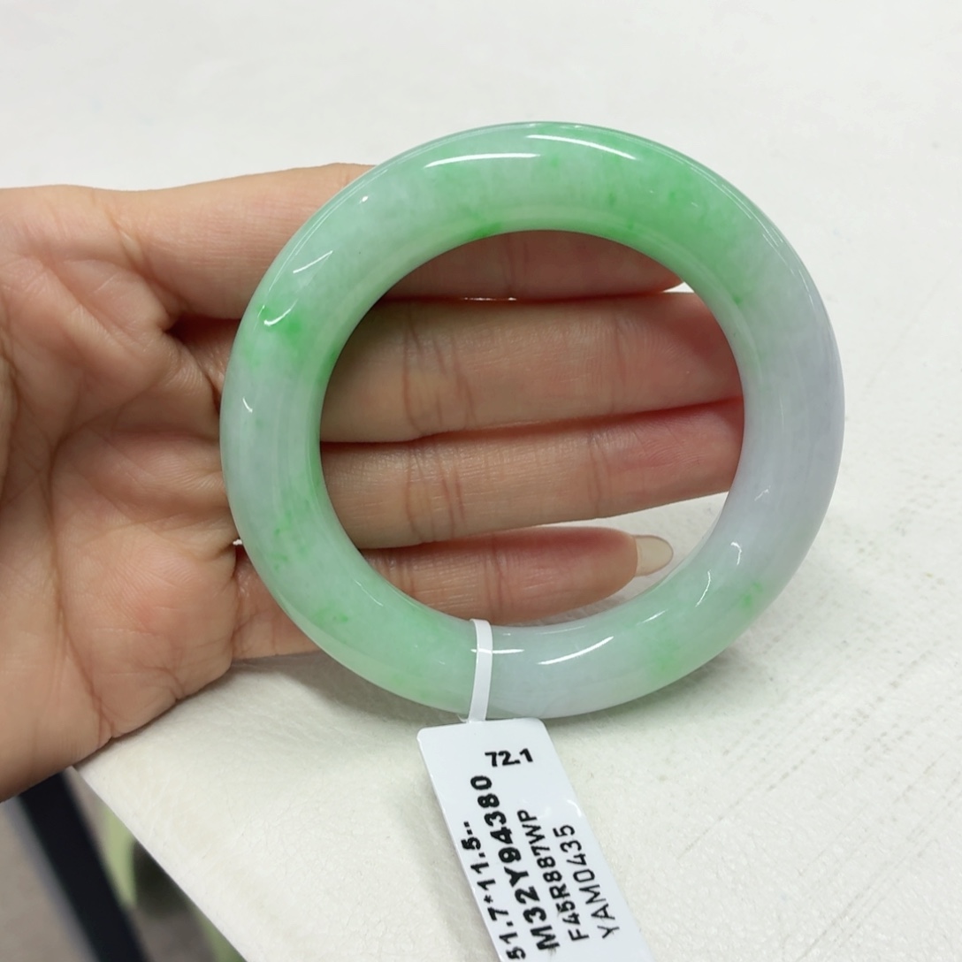 翡翠未镶嵌手镯51.7春彩胖圆条