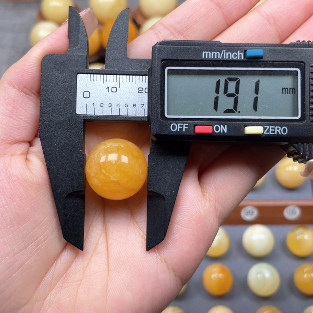 琥珀珠宝奇石未镶嵌港**技