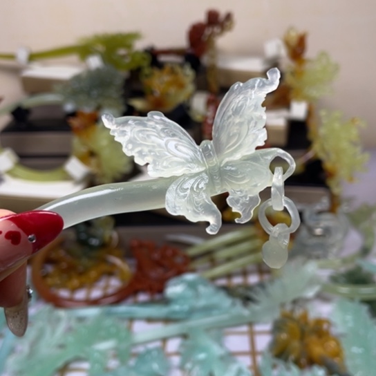 蛇纹石玉发饰未镶嵌是**?