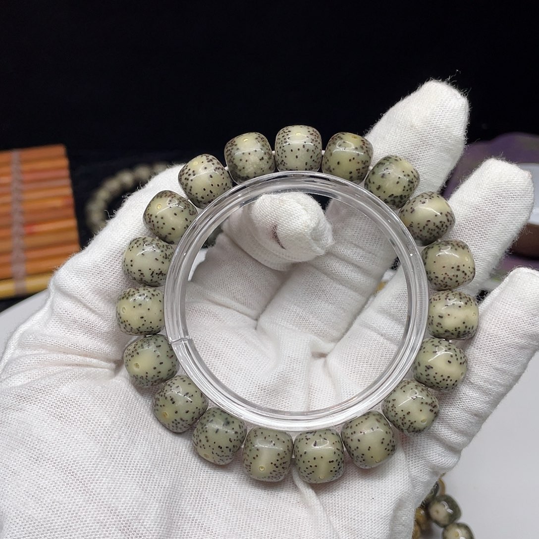 吊坠星月菩提16。12/11灰冰通体留白