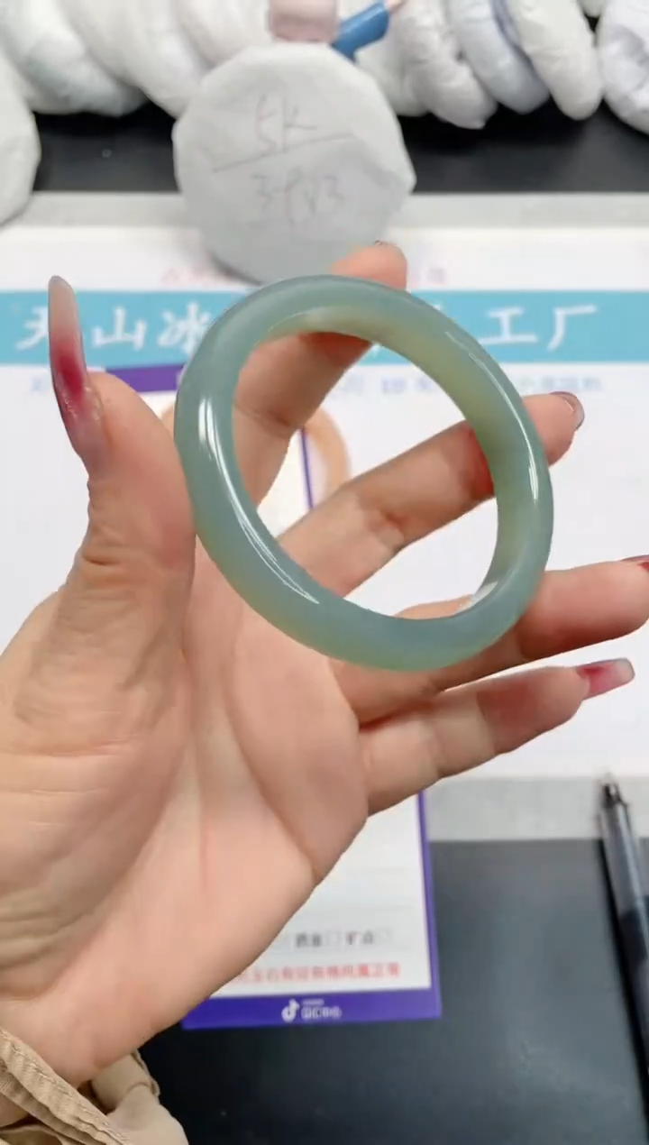 【闪购商品】石英质玉手镯未镶嵌118