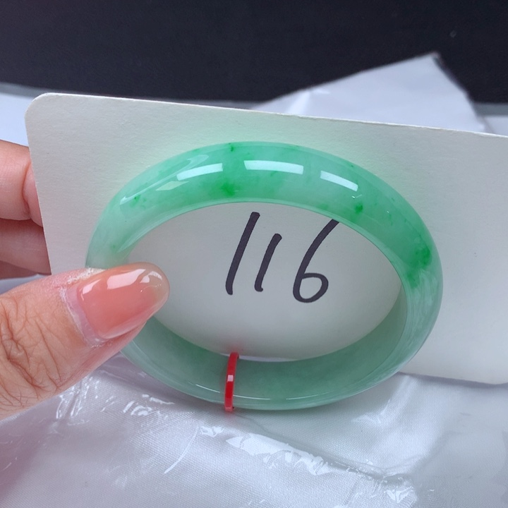 翡翠手镯未镶嵌翡翠