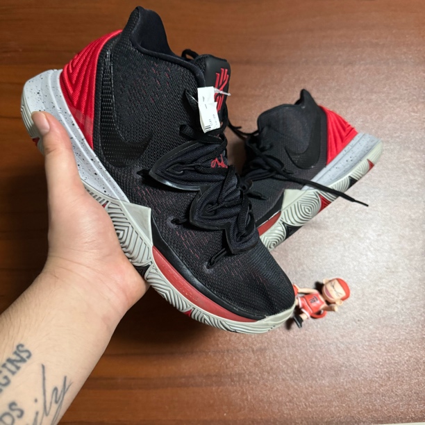 欧文5黑红43码/已洗护消毒/二手商品请看详情页