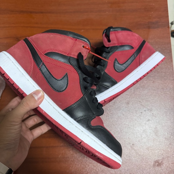 95新 AIR JORDAN aj1红脚趾/42码/篮球鞋