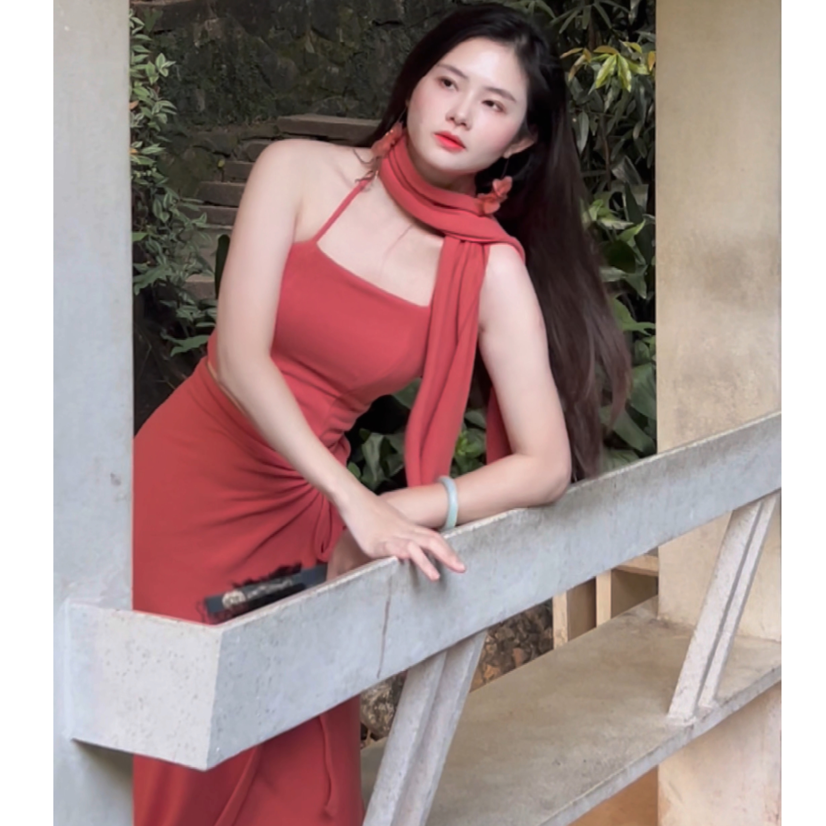 灰小猫 秋冬复古加厚双面绒松紧挂脖抹胸上衣围巾+一片半身裙套装