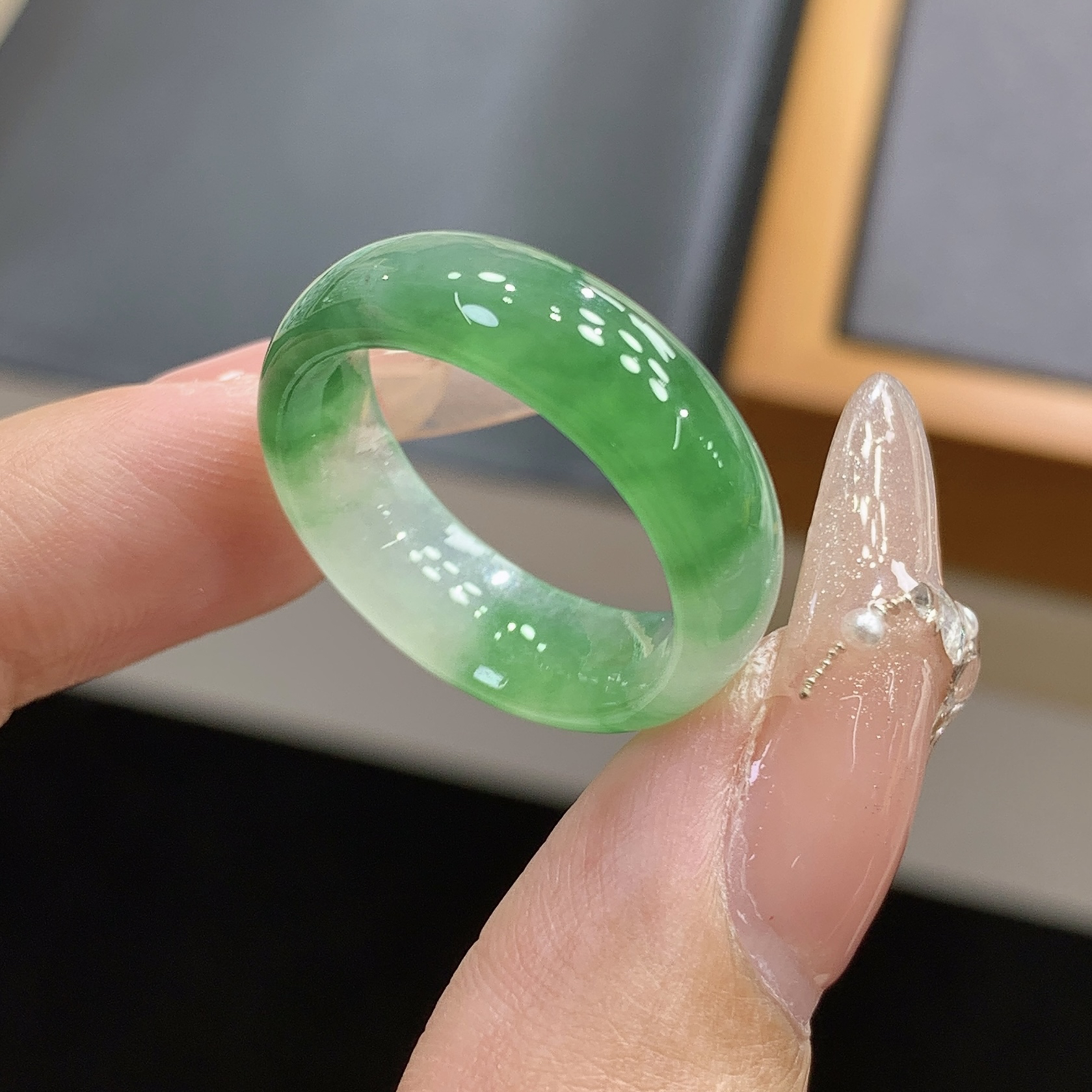 16-17圈口 缅甸天然翡翠A货 冰润芙蓉种飘绿翡翠尺寸18-6.6-3.5mm