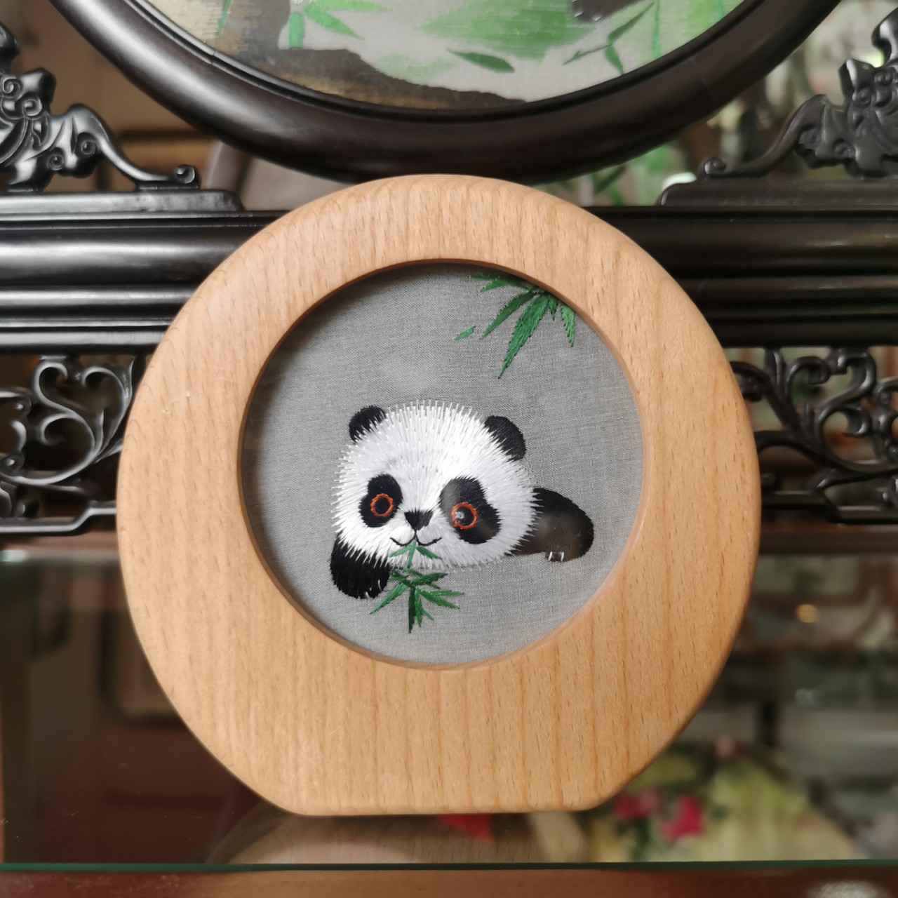 非遗蜀绣憨态熊猫图案装饰摆件新中式纯手工刺绣伴手礼物送老外