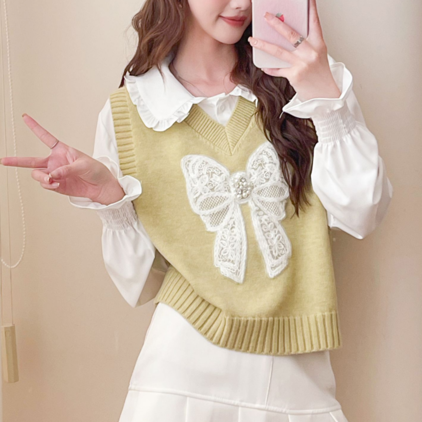 V领刺绣蝴蝶结纯色钉珠针织马甲女外穿背心百搭马夹显瘦短款秋冬