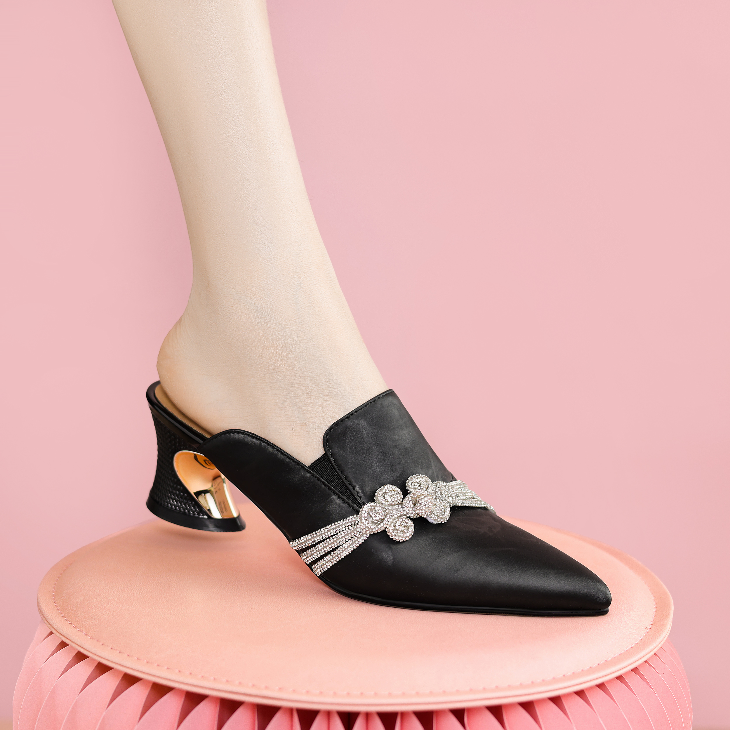 气质凉鞋时尚夏季高跟尖头凉拖软底春季春夏通勤包头半拖 x26-t32