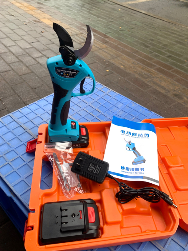 4公分电剪，两电一充