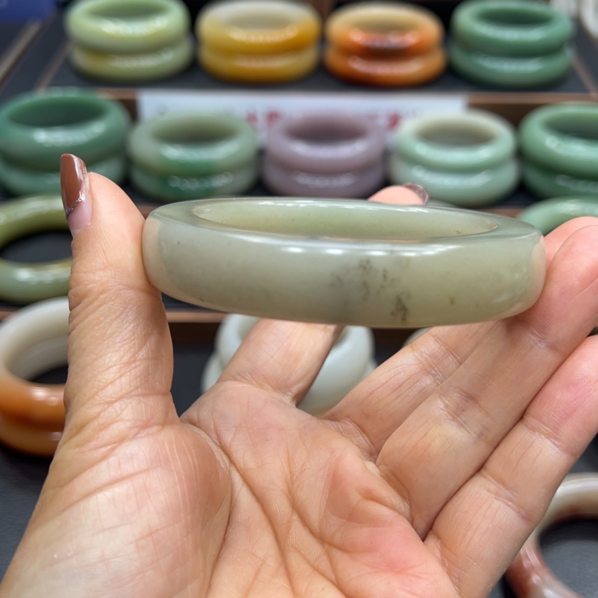 【闪购商品】石英质玉手镯未镶嵌