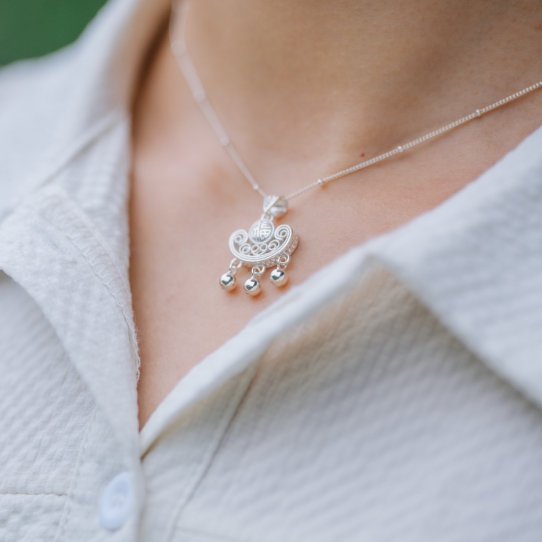 坠链均足银 贵州少数民族999足银花丝平安锁项链