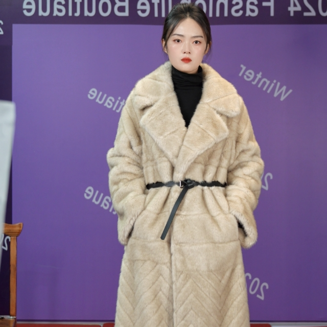 0160妈妈秋冬新款高贵外套中老年女士冬装时尚大衣
