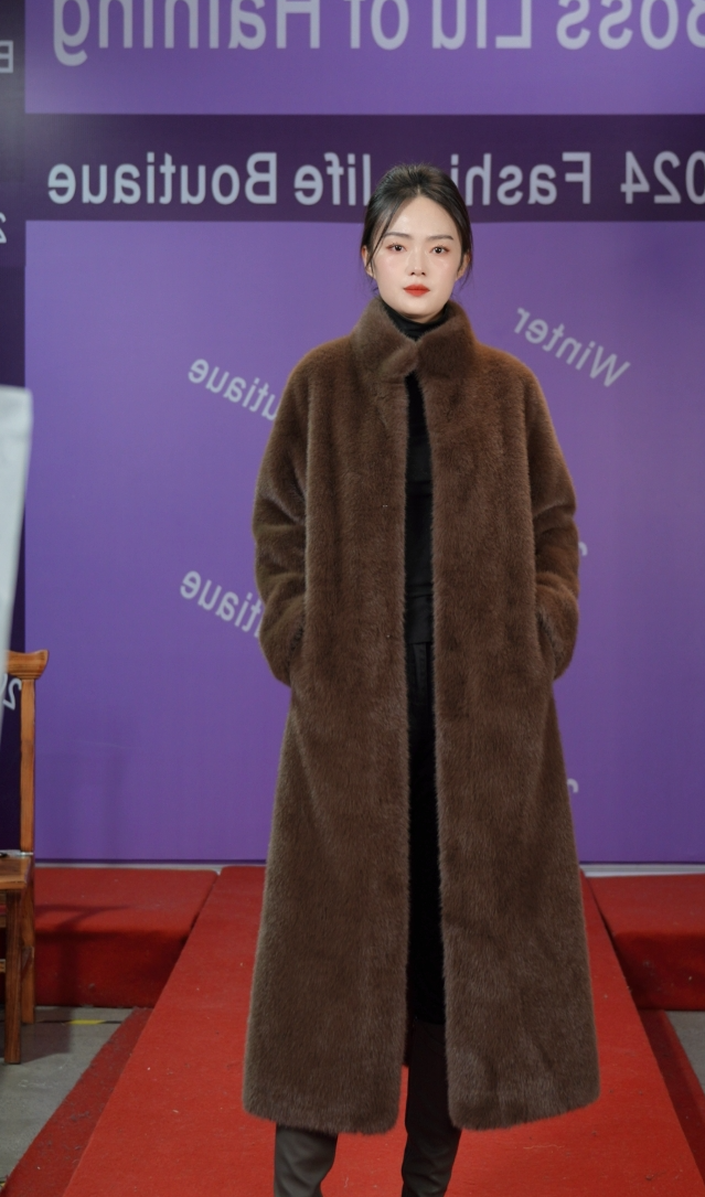 0152轻奢小众冬装大尺码女立领高端气质外套加厚中长皮毛一体