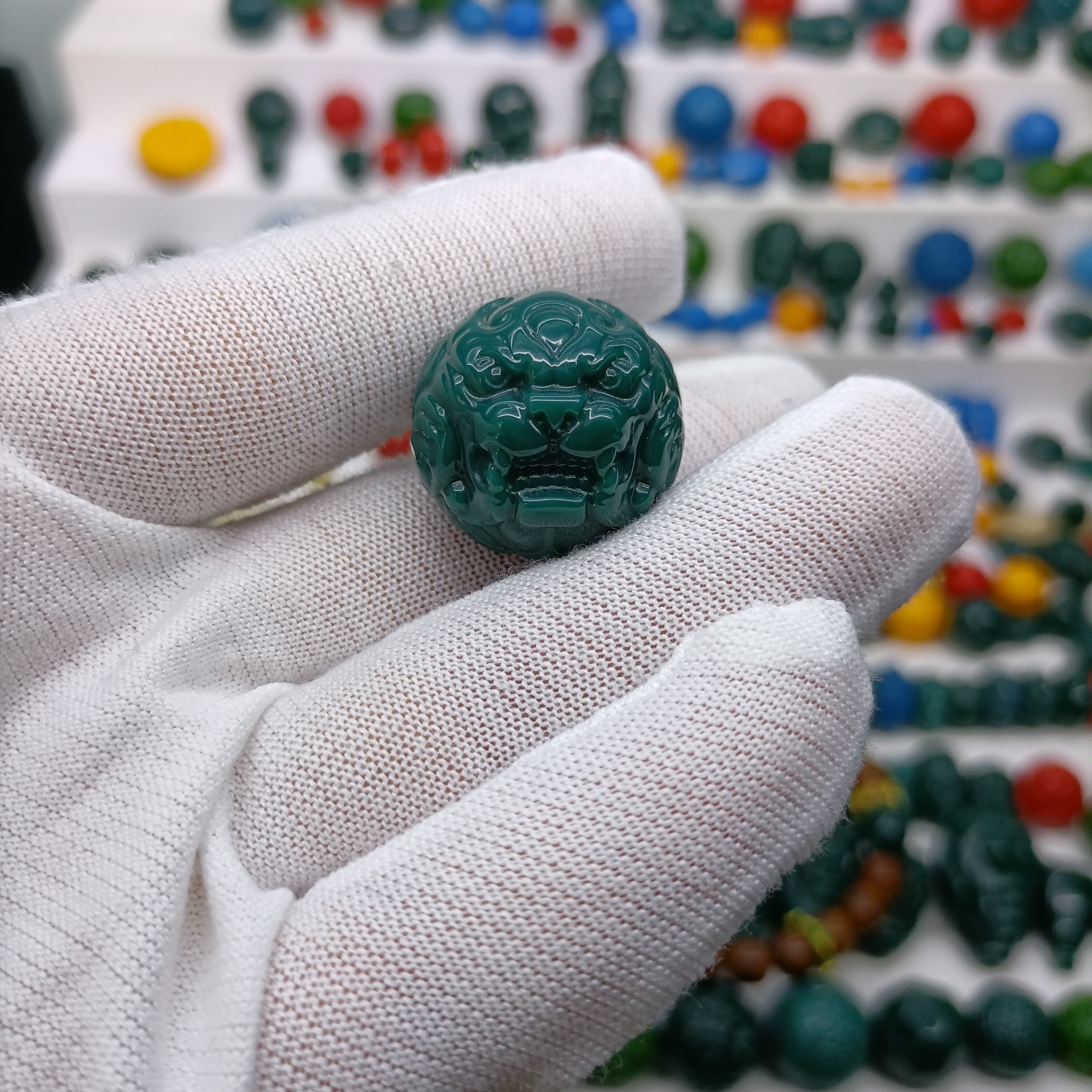 精品琉璃兽珠尺寸12-28雕刻绿色精雕圆牌雕花隔珠