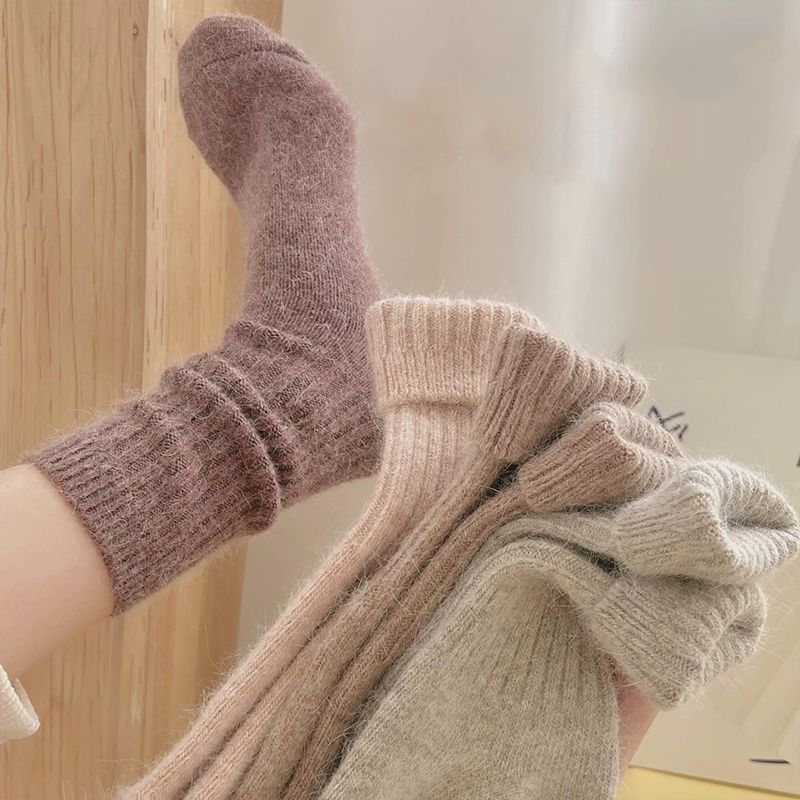 袜子女冬季中筒袜加绒加厚长袜睡眠居家袜保暖袜柔软竖纹纯色日系