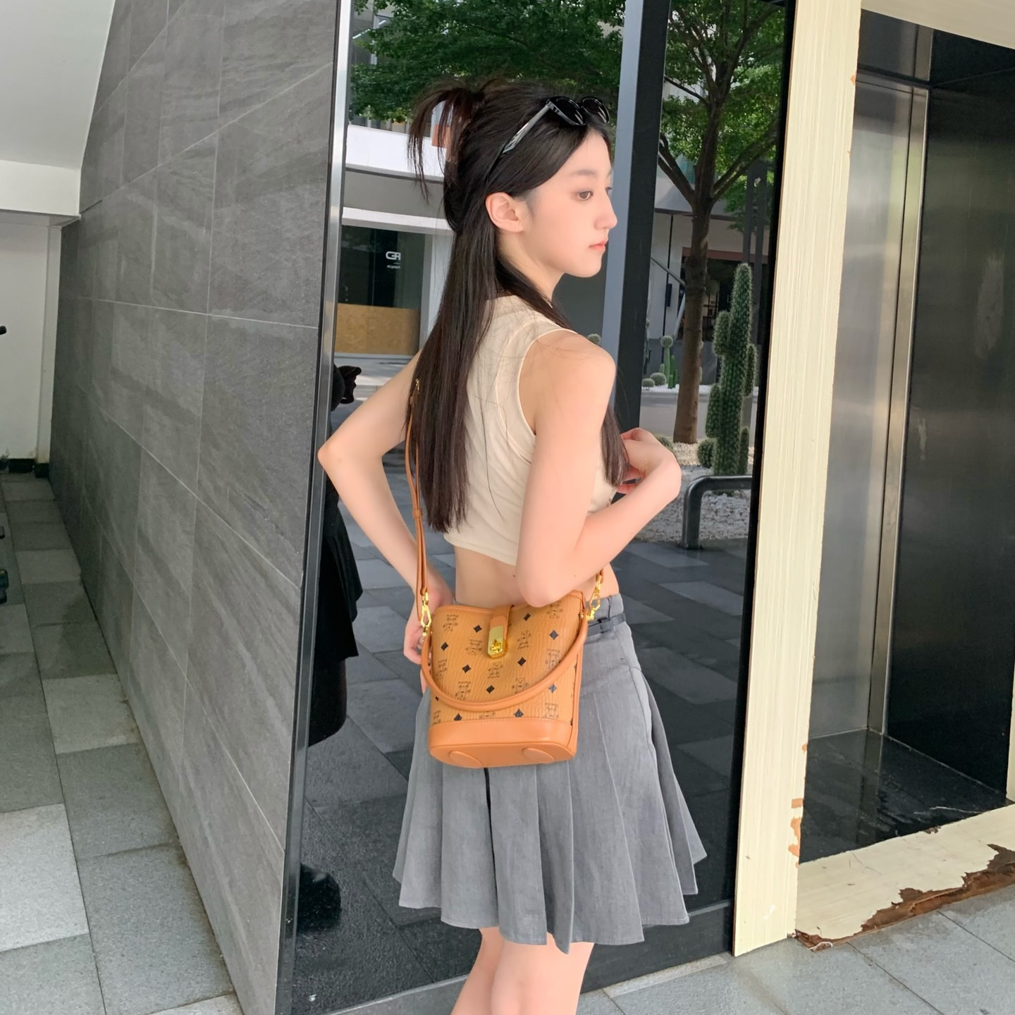 包包女2025新款潮轻奢百搭时尚斜挎包单肩斜跨通勤棕色女士水桶包