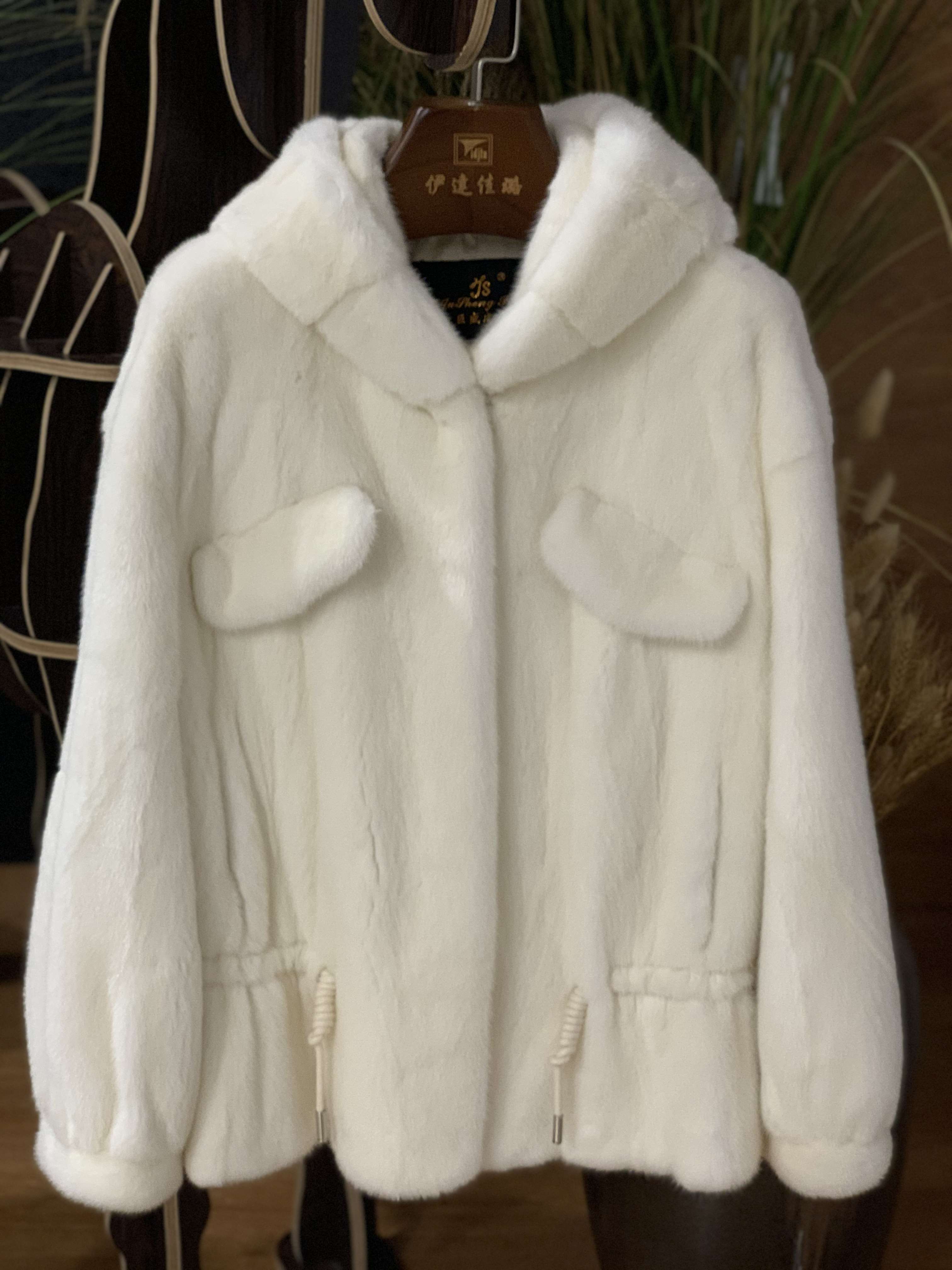 本白色水貂连帽静版休闲百搭外套