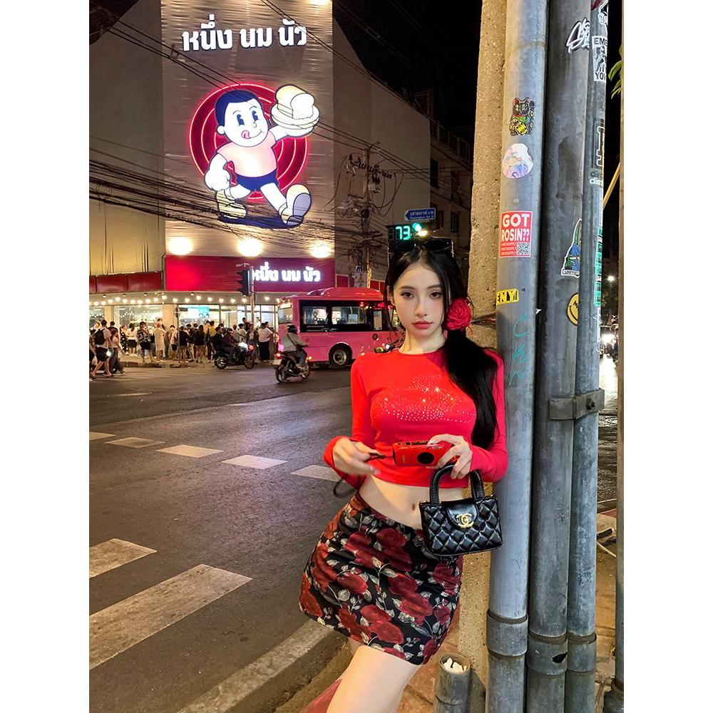 定制星球烫钻T恤 设计感重工小众辣妹高街露背显瘦辣妹长袖上衣女