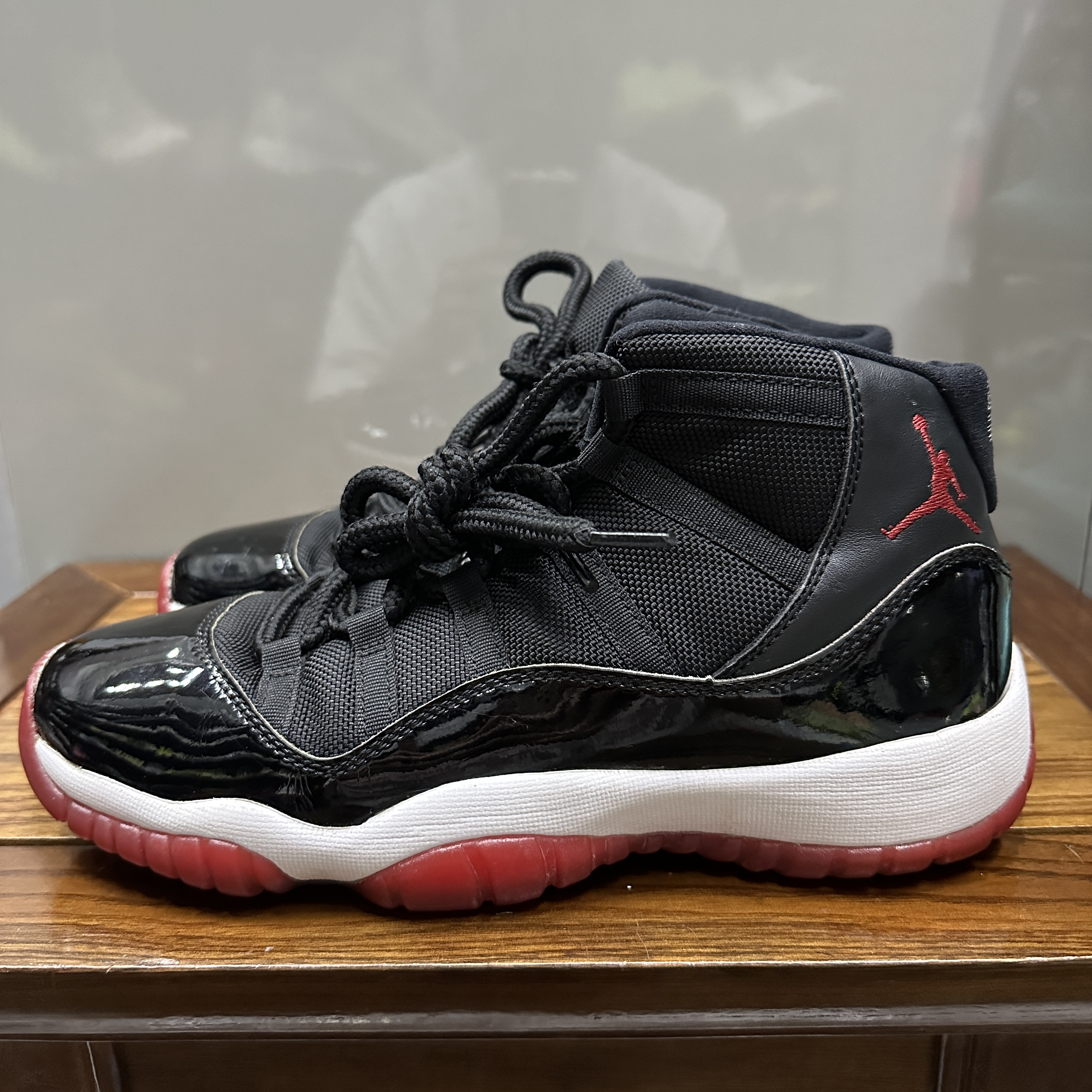 40码aj11高帮黑红季后赛休闲篮球鞋，有原盒9成新鞋头有补胶